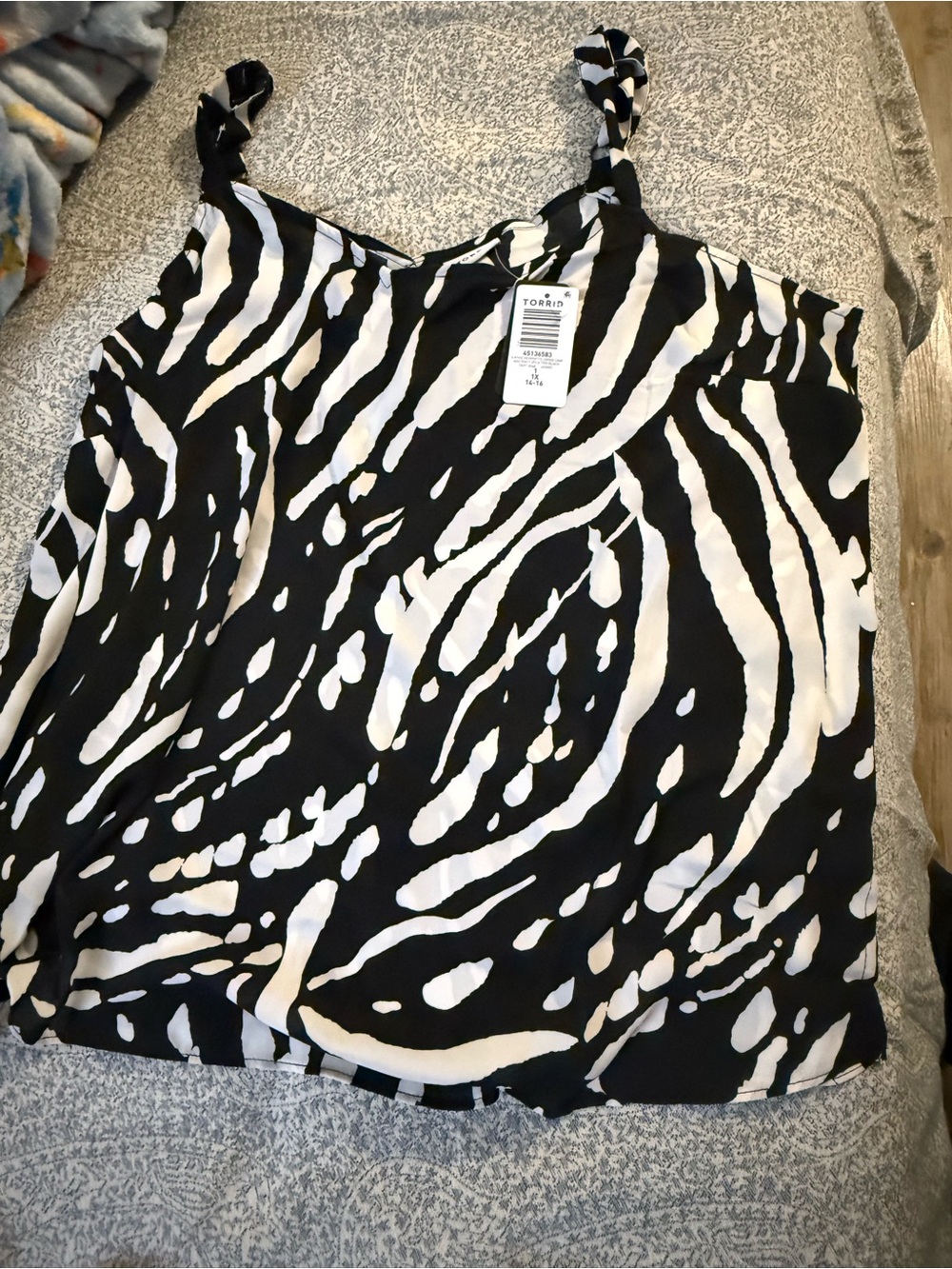 New with tags Torrid Sophie Georgette Swing Cami in size 1 (14/16).